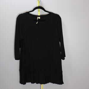 Comfy Black 3/4 Sleeve Tunic Top Womens Size S Stretch Pleated Hem